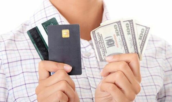Особенности снятия наличных с кредитной карты без комиссии